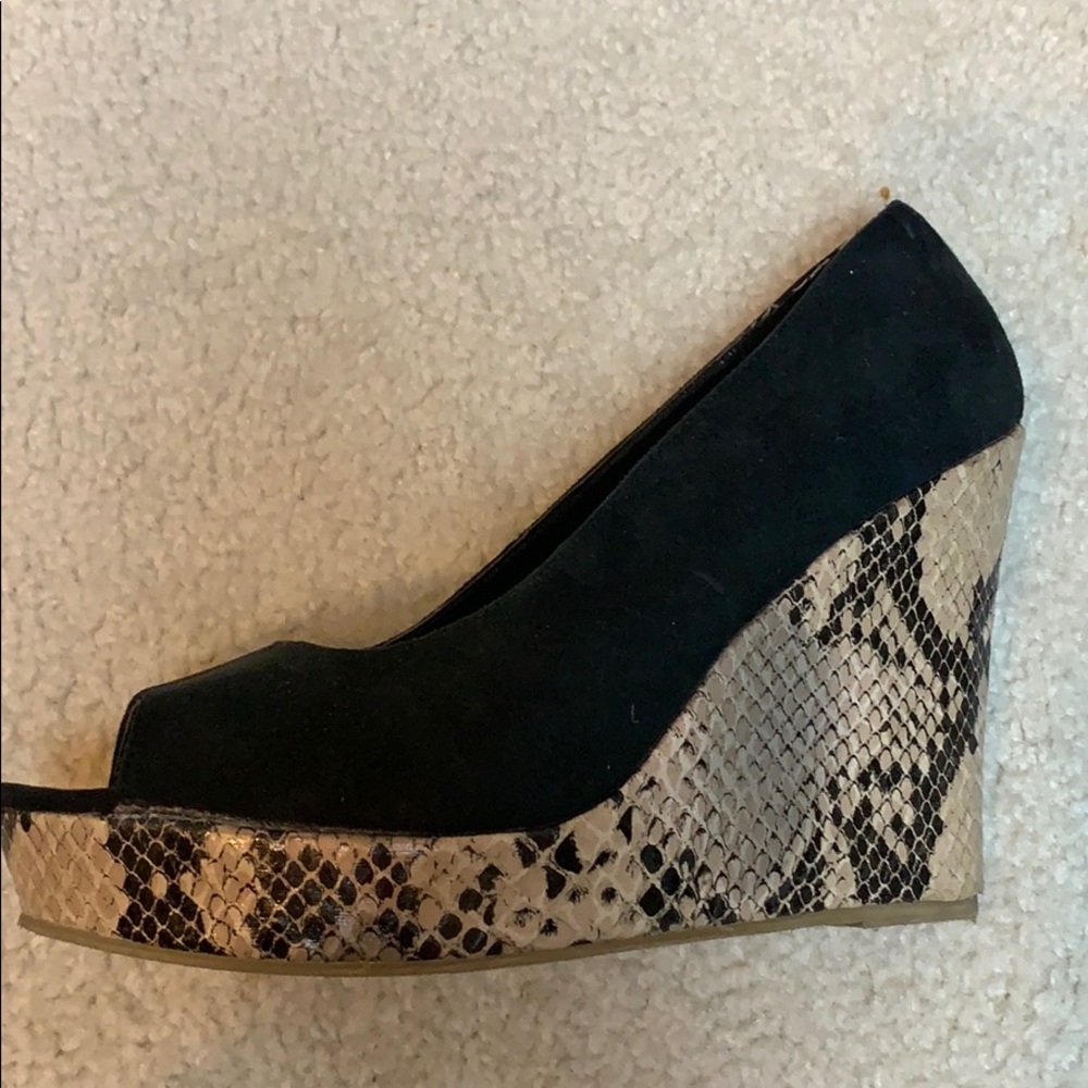 Snake skin express wedges
